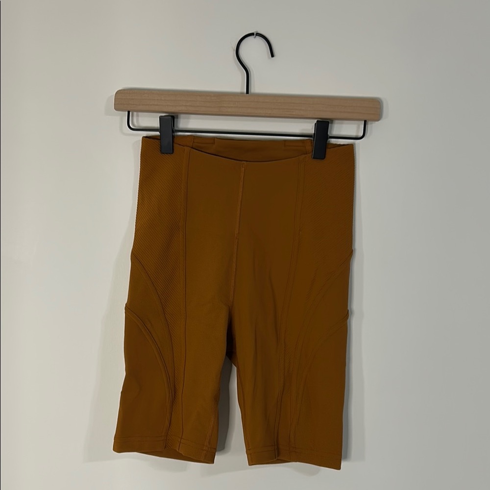 Lululemon Ribbed High-Rise Yoga Short 8"